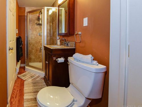 96 Juniper Dr, Milford CT 06461-9118 exterior