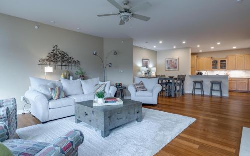 5 Cherokee Cir, Madison, WI 53704-8489