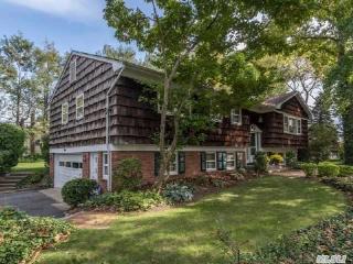 40 Rancher Pl, Hunt, NY 11743-4020