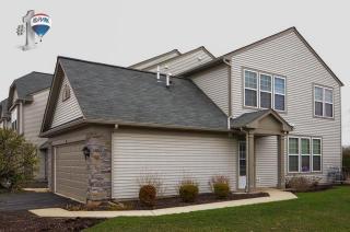 401 Metropolitan St, Aurora, IL 60502-8935