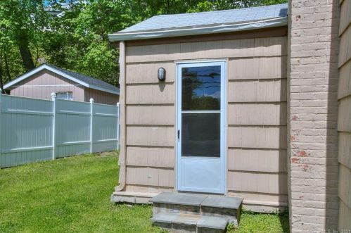 152 New Canaan Ave, Norwalk CT 06850-1916 exterior