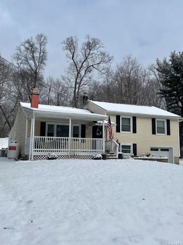 28 Hampton Rd, Poughkeepsie, NY 12603-5617