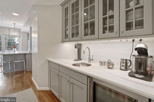 804 Enderby Dr, Alexandria VA 22302-2224 exterior