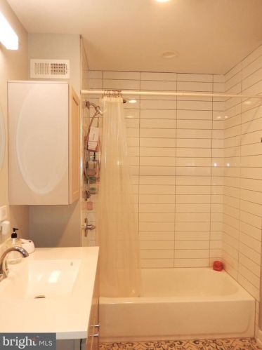 2423 Iseminger St, Philadelphia PA  19148-3517 exterior