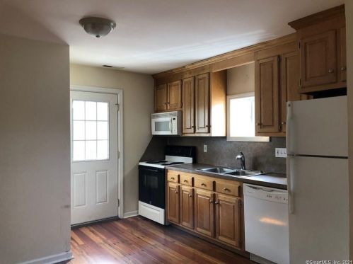 169 Washington St, Wallingford, CT 06492-2323