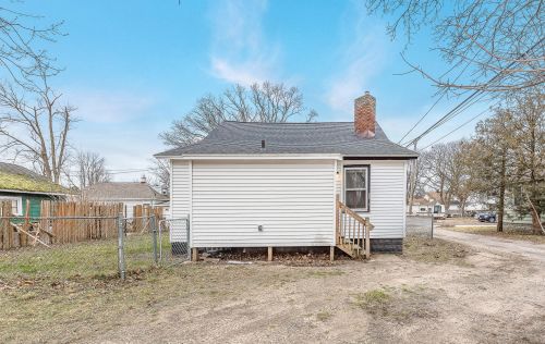 1140 Holt St, Meskegon MI  49442-3919 exterior