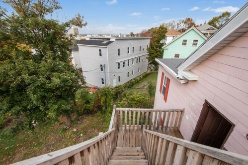 57 Fox St, Worcester MA 01604-4331 exterior