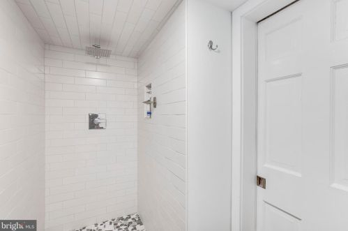 301 Glendale Ave, Alexandria VA 22301-2407 exterior