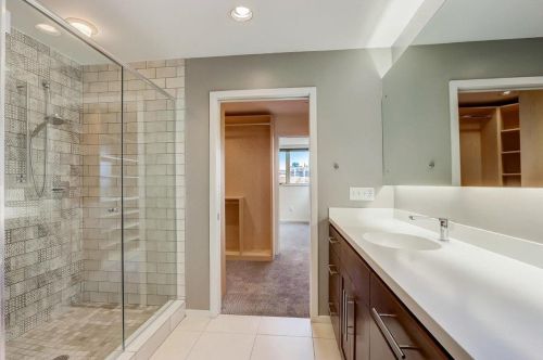 833 Reservoir Ave, Milwaukee WI 53212-3722 exterior