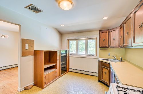 19 Marshall Dr, Edison NJ  08817-2910 exterior