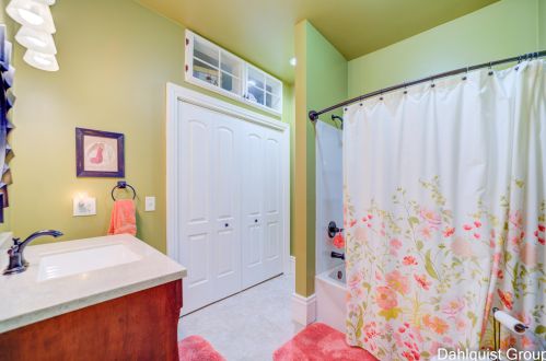 523 Clay Ave, Meskegon MI 49440-1002 exterior