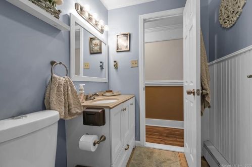 23 Arthur Ave, Enfield CT 06082-2502 exterior