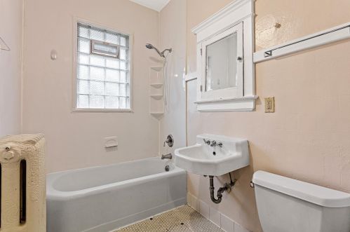 2571 Frederick Ave, Milwaukee WI  53211-4025 exterior