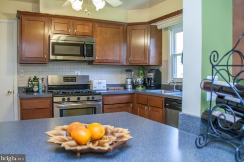 905 1st St, Rockville MD 20850-1444 exterior