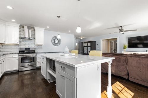 48 Collins St, Seabrook NH 03874-4603 exterior