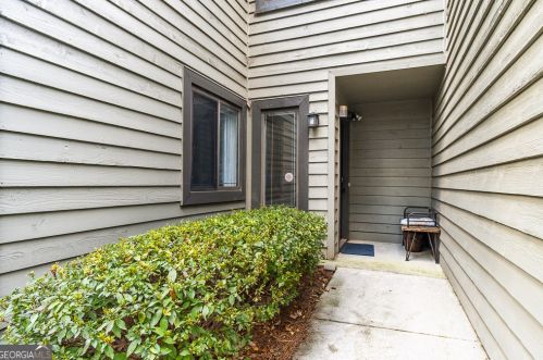 302 Cedar Chase Cir, Atlanta GA  30324-4285 exterior