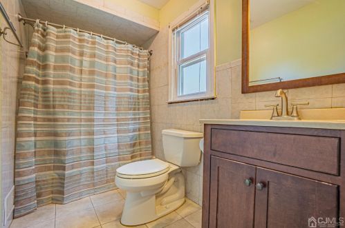 35 Sandalwood Dr, Edison NJ 08820-1249 exterior