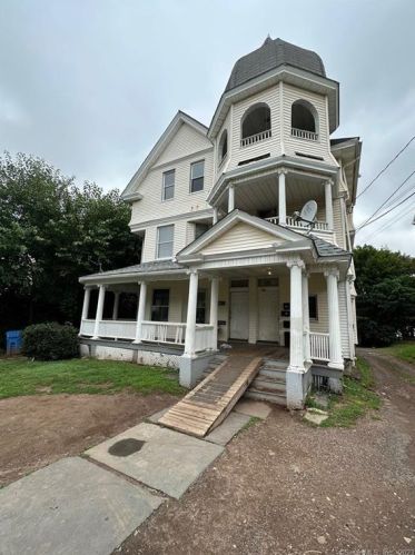 320 Chestnut St, New Britain CT  06051-2307 exterior