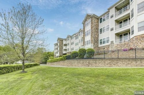 1108 Gatherings Dr, Paterson NJ 07508-1378 exterior