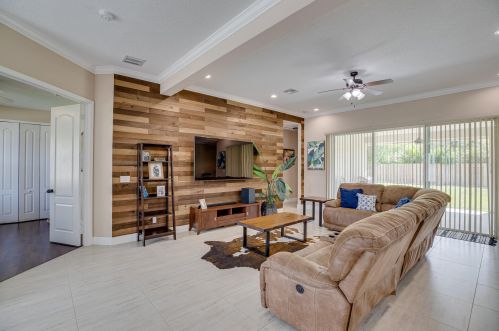 650 Mccullough Ave, Fort Pierce FL 34953-3918 exterior