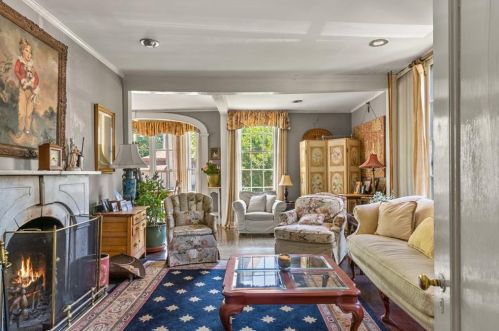 21 Catherine St, Middletown RI 02840-3232 exterior