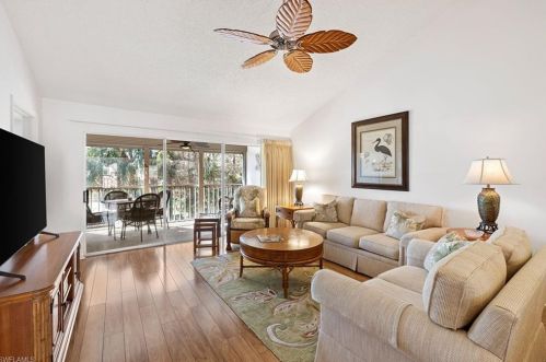 6900 Dennis Cir, Naples, FL 34104-8711