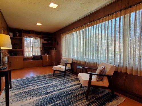 1631 Chateau Pl, Milwaukee WI 53217-6022 exterior