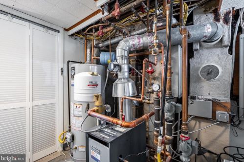 310 16th St, Philadelphia PA  19102-4907 exterior