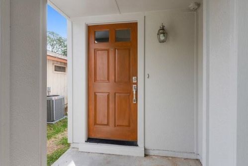 12811 Covington Trl, Austin TX  78727-7071 exterior