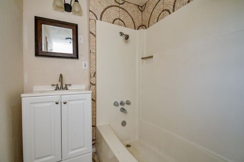 2005 5th St, Hempstead TX 77445-4702 exterior