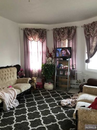 38 Goshen St, Paterson NJ 07503-2208 exterior