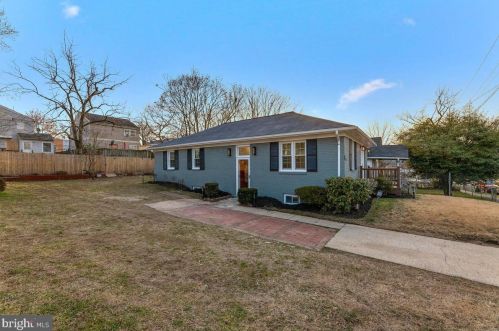 4509 Eads St, Washington, DC 20019-4674