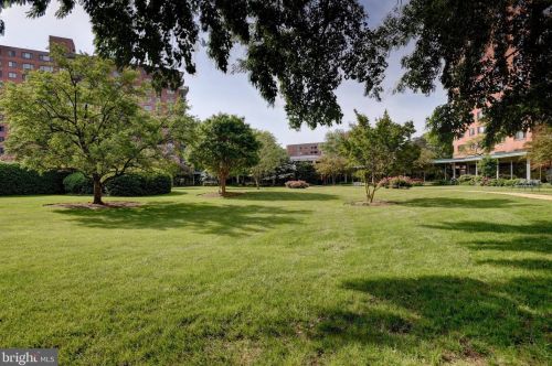 4201 Cathedral Ave, Washington DC  20016-4901 exterior