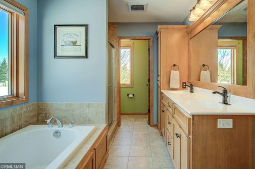 2489 Schneider Ct, Chaska MN 55318-1567 exterior