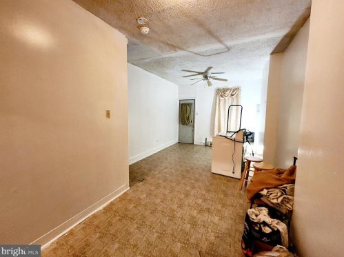 2632 Howard St, Philadelphia, PA 19148-4743