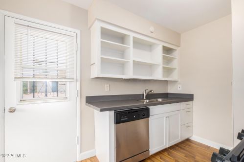 6107 12 Pl, Phoenix AZ 85014-6707 exterior