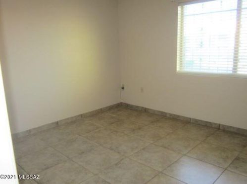 821 Paseo Del Prado, Green Valley AZ 85614-1974 exterior