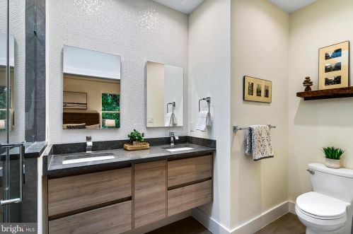 302 Rhode Is Ave, Washington DC 20001-1827 exterior