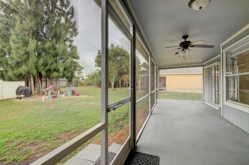 1011 Alexandria Ave, Fort Pierce FL 34953-3401 exterior