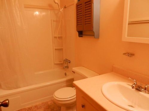 233 12 St, Plainwell MI 49080-1117 exterior