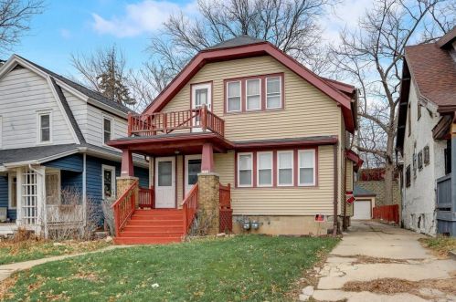 2446 Michigan St, Milwaukee WI  53233-1809 exterior