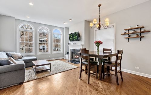 1952 Fletcher St, Chicago, IL 60657-2029