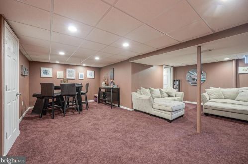 42 Hamilton Lk Dr, Trenton NJ 08619-3437 exterior