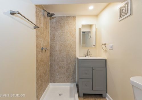 6734 Michigan Ave, Chicago IL  60637-3921 exterior