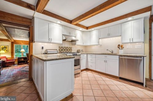 34 Long Dr, Trenton NJ 08648-2714 exterior