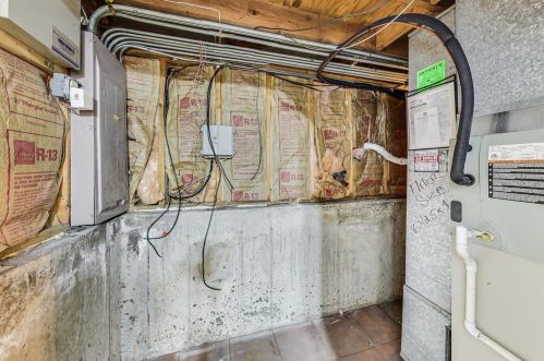 5647 Magnolia Ave, Chicago IL 60660-1908 exterior