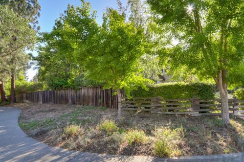 2302 Isle Royale Ln, Davis CA 95616-6617 exterior