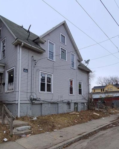 1120 Locust St, Milwaukee WI 53212-2544 exterior