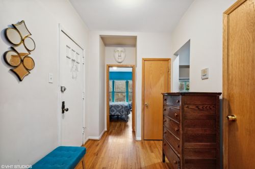 7023 Paulina St, Chicago, IL 60626-2722