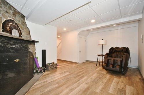 2327 Meadow Dr, Pittsburgh PA  15235-2740 exterior